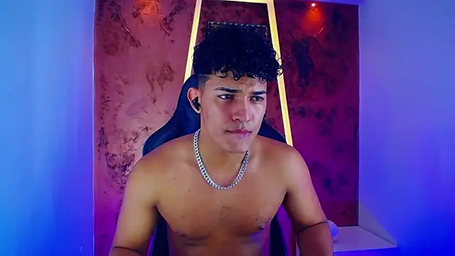 jamescurli  online show from February 2025 07:09:02 AM
