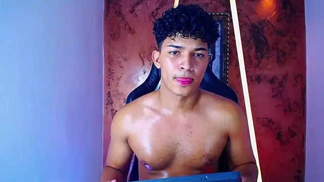jamescurli  online show from March 2025 03:09:02 PM