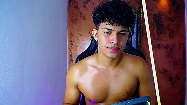 jamescurli  online show from March 2025 11:18:02 AM