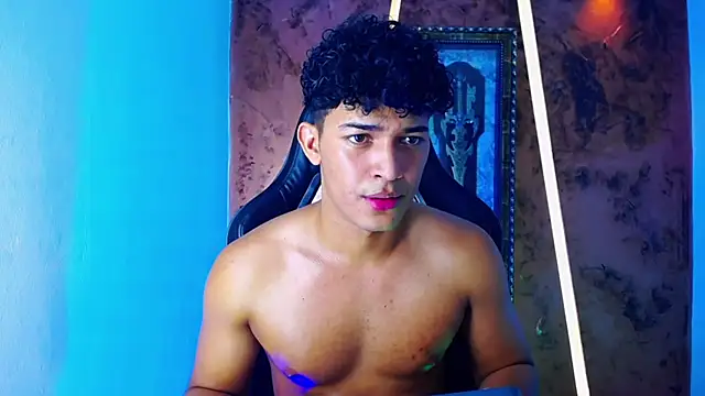 jamescurli  online show from March 2025 02:37:01 PM