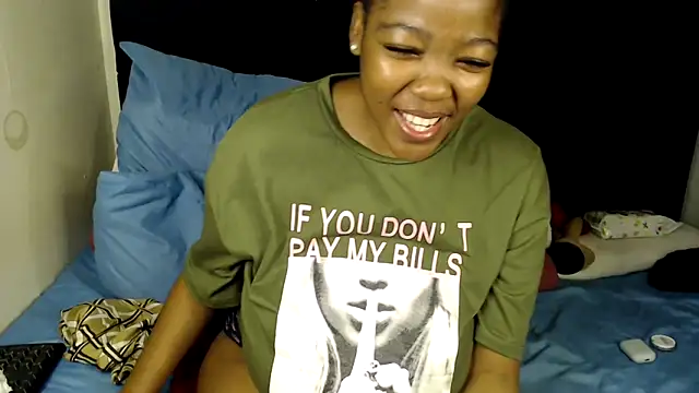 Busty-Londie online show from November 2025 08:24:02 PM