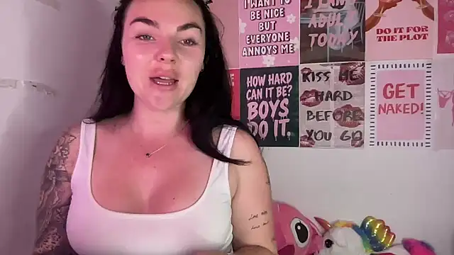 Snapshot of yorkshiregal chatting on May 2026 08:25:01 PM yorkshiregal online show from May 2026 08:25:01 PM