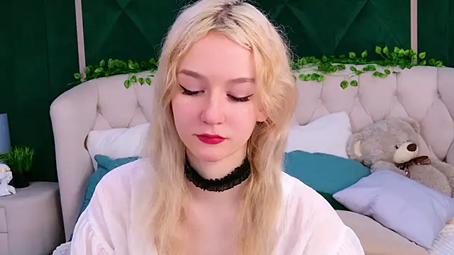 NaomiLoys online show from March 2025 08:48:01 PM