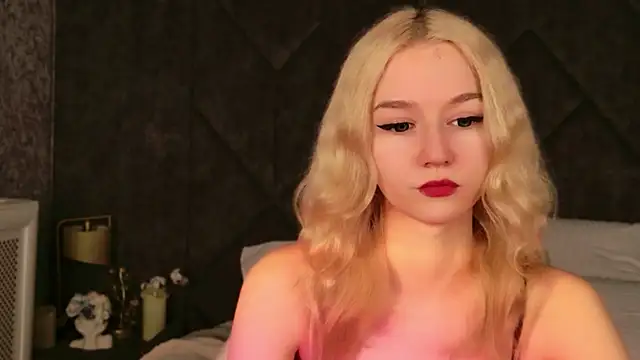 NaomiLoys online show from December 2025 03:51:01 PM