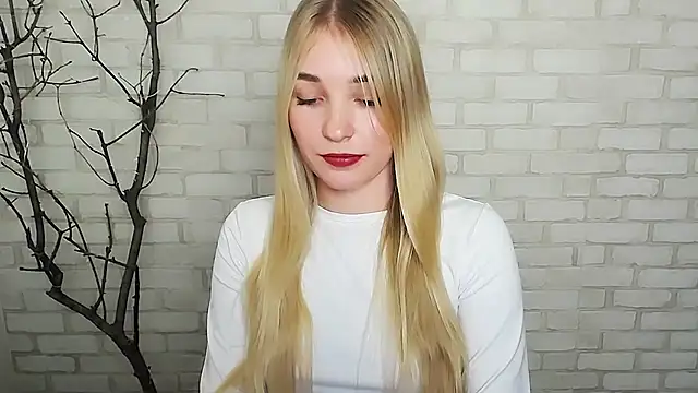 Snapshot of Queen_ofLove chatting on December 2024 06:04:02 PM Queen ofLove online show from December 2024 06:04:02 PM