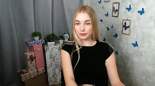 Snapshot of Queen_ofLove chatting on December 2024 06:16:01 PM Queen ofLove online show from December 2024 06:16:01 PM