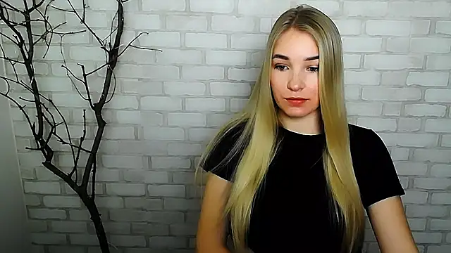 Snapshot of Queen_ofLove chatting on December 2024 02:16:02 PM Queen ofLove online show from December 2024 02:16:02 PM