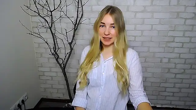 Snapshot of Queen_ofLove chatting on January 2025 09:21:02 AM Queen ofLove online show from January 2025 09:21:02 AM