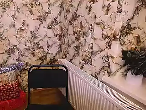 Snapshot of Queen_ofLove chatting on January 2025 01:12:02 PM Queen ofLove online show from January 2025 01:12:02 PM