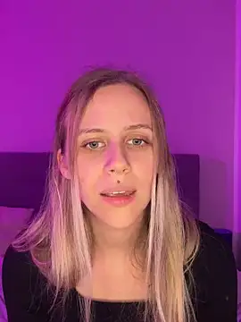 Snapshot of lunawolf21 chatting on December 2024 07:11:02 PM lunawolf21 online show from December 2024 07:11:02 PM