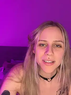 Snapshot of lunawolf21 chatting on January 2025 06:21:01 PM lunawolf21 online show from January 2025 06:21:01 PM