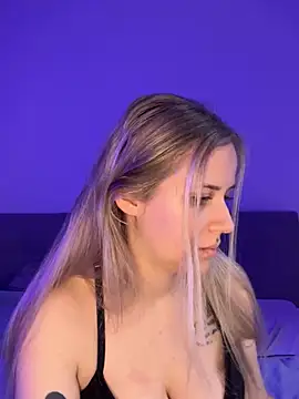 Snapshot of lunawolf21 chatting on February 2025 07:30:02 AM lunawolf21 online show from February 2025 07:30:02 AM