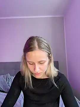 Snapshot of lunawolf21 chatting on March 2025 07:15:01 AM lunawolf21 online show from March 2025 07:15:01 AM