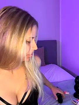 Snapshot of lunawolf21 chatting on October 2025 06:22:02 AM lunawolf21 online show from October 2025 06:22:02 AM