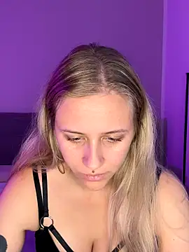 Snapshot of lunawolf21 chatting on October 2025 06:47:01 AM lunawolf21 online show from October 2025 06:47:01 AM