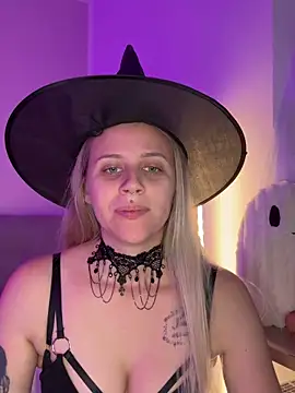 Snapshot of lunawolf21 chatting on October 2025 07:23:02 AM lunawolf21 online show from October 2025 07:23:02 AM