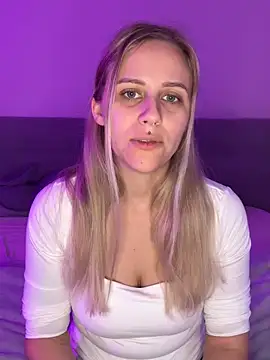 lunawolf21 online show from November 2025 07:41:02 AM