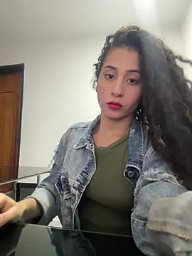 bella ponce1 online show from February 2025 04:56:02 PM