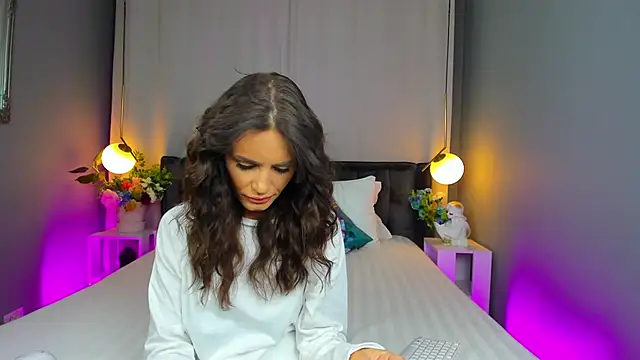 Snapshot of CarlaWhite chatting on October 2025 03:35:01 AM CarlaWhite online show from October 2025 03:35:01 AM