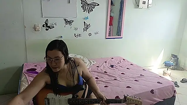 Snapshot of luxandracon23 chatting on February 2025 07:27:02 PM luxandracon23 online show from February 2025 07:27:02 PM