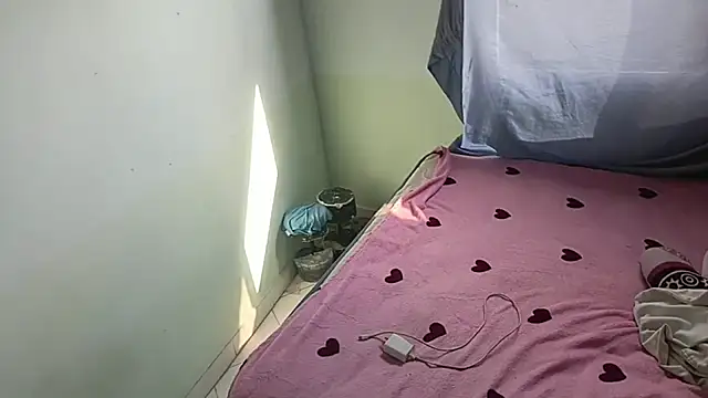 Snapshot of luxandracon23 chatting on February 2025 08:05:01 PM luxandracon23 online show from February 2025 08:05:01 PM