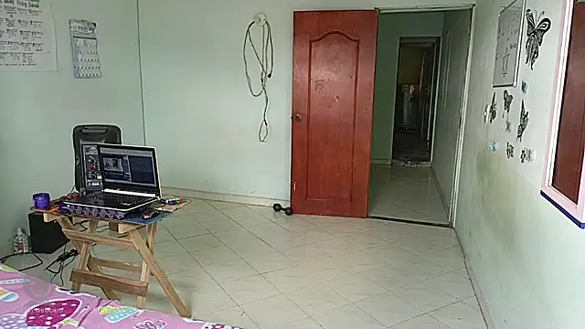 Snapshot of luxandracon23 chatting on February 2025 07:52:01 PM luxandracon23 online show from February 2025 07:52:01 PM