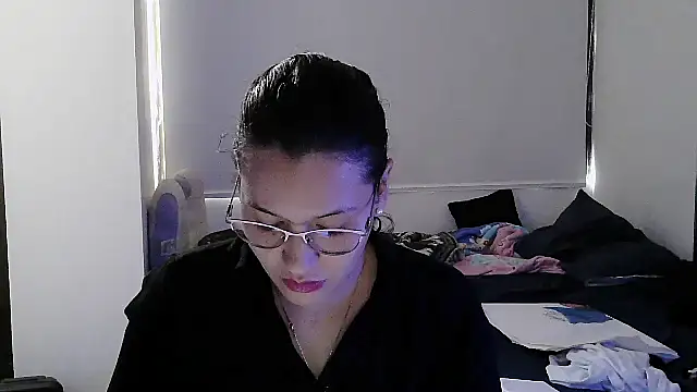 Snapshot of luxandracon23 chatting on October 2025 05:43:01 PM luxandracon23 online show from October 2025 05:43:01 PM