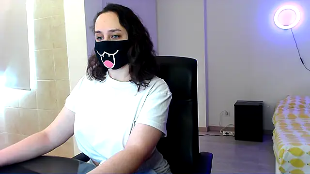 GummyPeachh online show from December 2024 12:33:01 PM