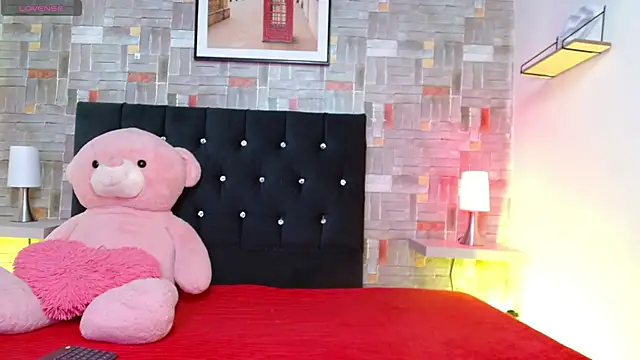 couple lovelyds online show from January 2025 01:00:01 PM