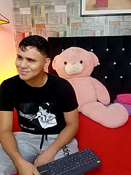 couple lovelyds online show from February 2025 12:55:01 PM