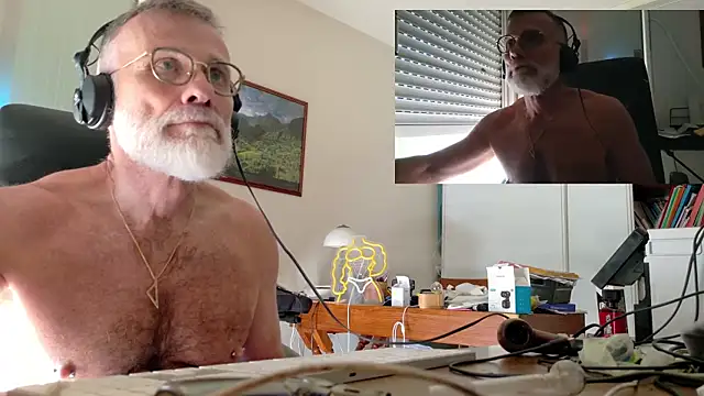 Snapshot of MusclesCigarsFFPig chatting on May 2026 06:53:02 AM MusclesCigarsFFPig online show from May 2026 06:53:02 AM