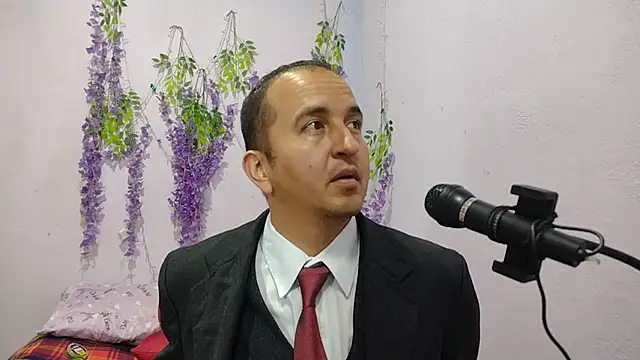 yazforeSolo online show from September 2025 02:18:02 PM