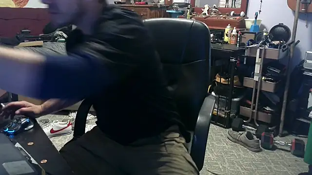 ScubaStevex online show from November 2025 04:20:01 PM