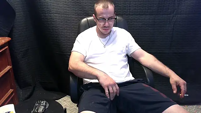 ScubaStevex online show from November 2025 06:51:01 PM