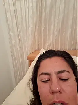 LauraBernardes22 online show from February 2025 04:33:02 AM