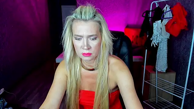Luna  Lewis online show from December 2024 08:16:01 AM