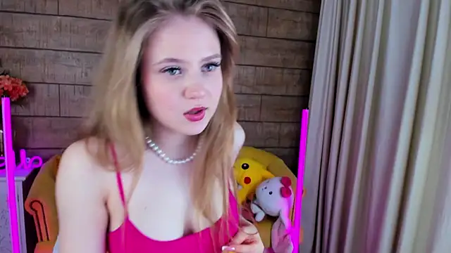 Snapshot of SelinSwarovski chatting on February 2025 10:41:01 PM SelinSwarovski online show from February 2025 10:41:01 PM