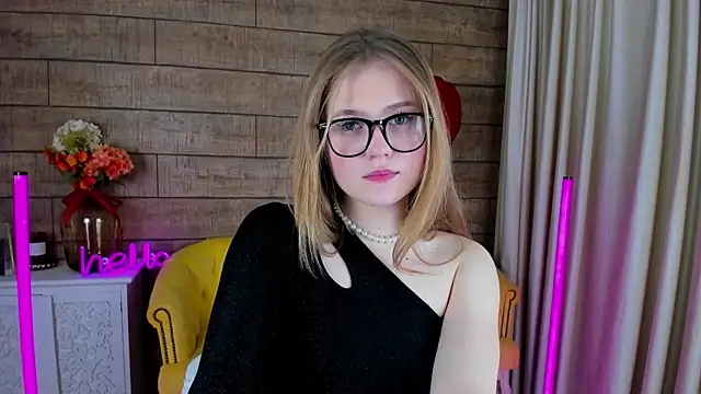 Snapshot of SelinSwarovski chatting on February 2025 10:58:01 PM SelinSwarovski online show from February 2025 10:58:01 PM