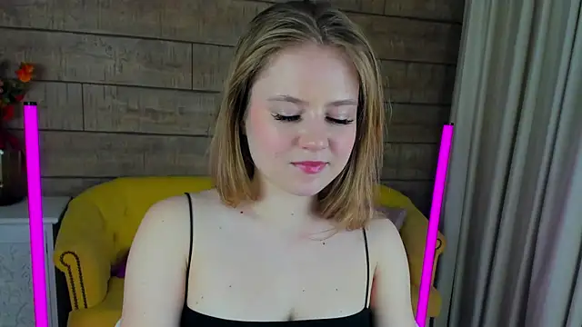 Snapshot of SelinSwarovski chatting on February 2025 04:36:02 PM SelinSwarovski online show from February 2025 04:36:02 PM