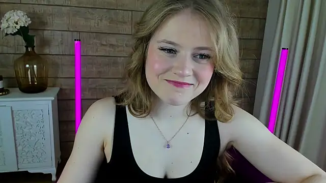 Snapshot of SelinSwarovski chatting on March 2025 07:34:02 PM SelinSwarovski online show from March 2025 07:34:02 PM