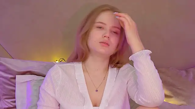 Snapshot of SelinSwarovski chatting on September 2025 04:18:01 PM SelinSwarovski online show from September 2025 04:18:01 PM