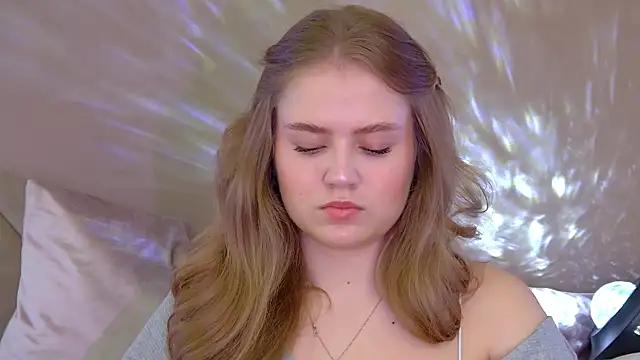 Snapshot of SelinSwarovski chatting on October 2025 04:51:02 PM SelinSwarovski online show from October 2025 04:51:02 PM