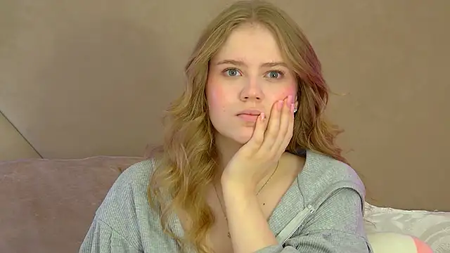 Snapshot of SelinSwarovski chatting on November 2025 04:08:01 PM SelinSwarovski online show from November 2025 04:08:01 PM