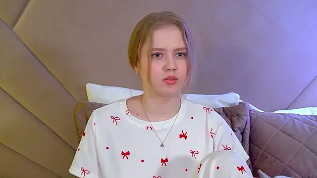 SelinSwarovski online show from December 2025 04:28:02 AM