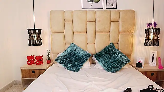 AdharaSmithh online show from March 2025 11:56:02 PM