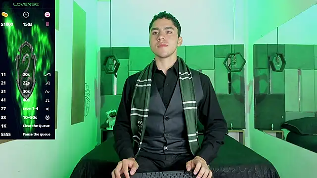 LiamNovak online show from December 2025 12:03:02 PM