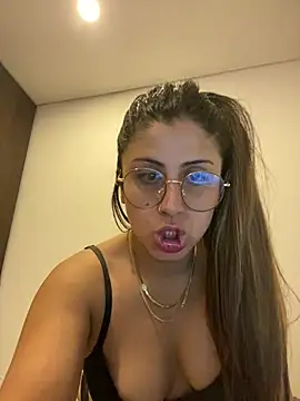 Snapshot of girl_anni chatting on January 2025 02:04:02 AM girl anni online show from January 2025 02:04:02 AM