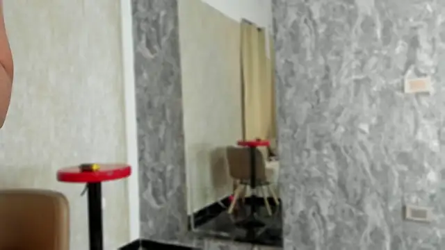 Snapshot of Violetrousse chatting on March 2025 01:06:01 AM Violetrousse online show from March 2025 01:06:01 AM