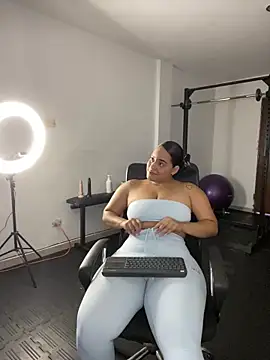 Snapshot of Violetrousse chatting on September 2025 04:17:01 PM Violetrousse online show from September 2025 04:17:01 PM