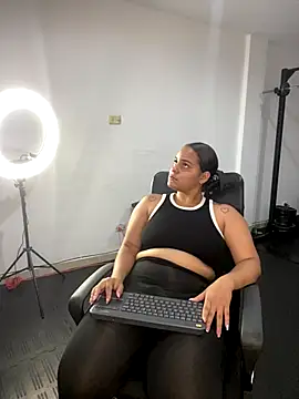 Snapshot of Violetrousse chatting on September 2025 07:25:01 PM Violetrousse online show from September 2025 07:25:01 PM